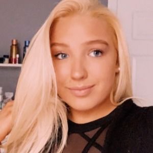 Meet your Posher, Caroline